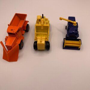 A BUNDLE OF THREE VINGAGE HOTWHEELS / MATCHBOX